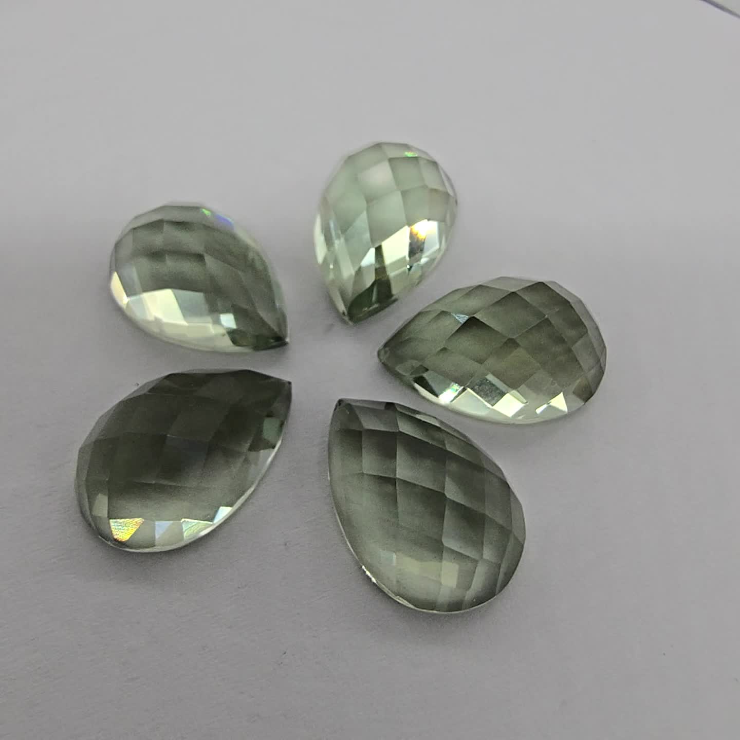 Anteprima video Lotto con 5 Prasioliti-Amtiste Verdi Taglio Goccia 10x15 mm - 32,73 ct