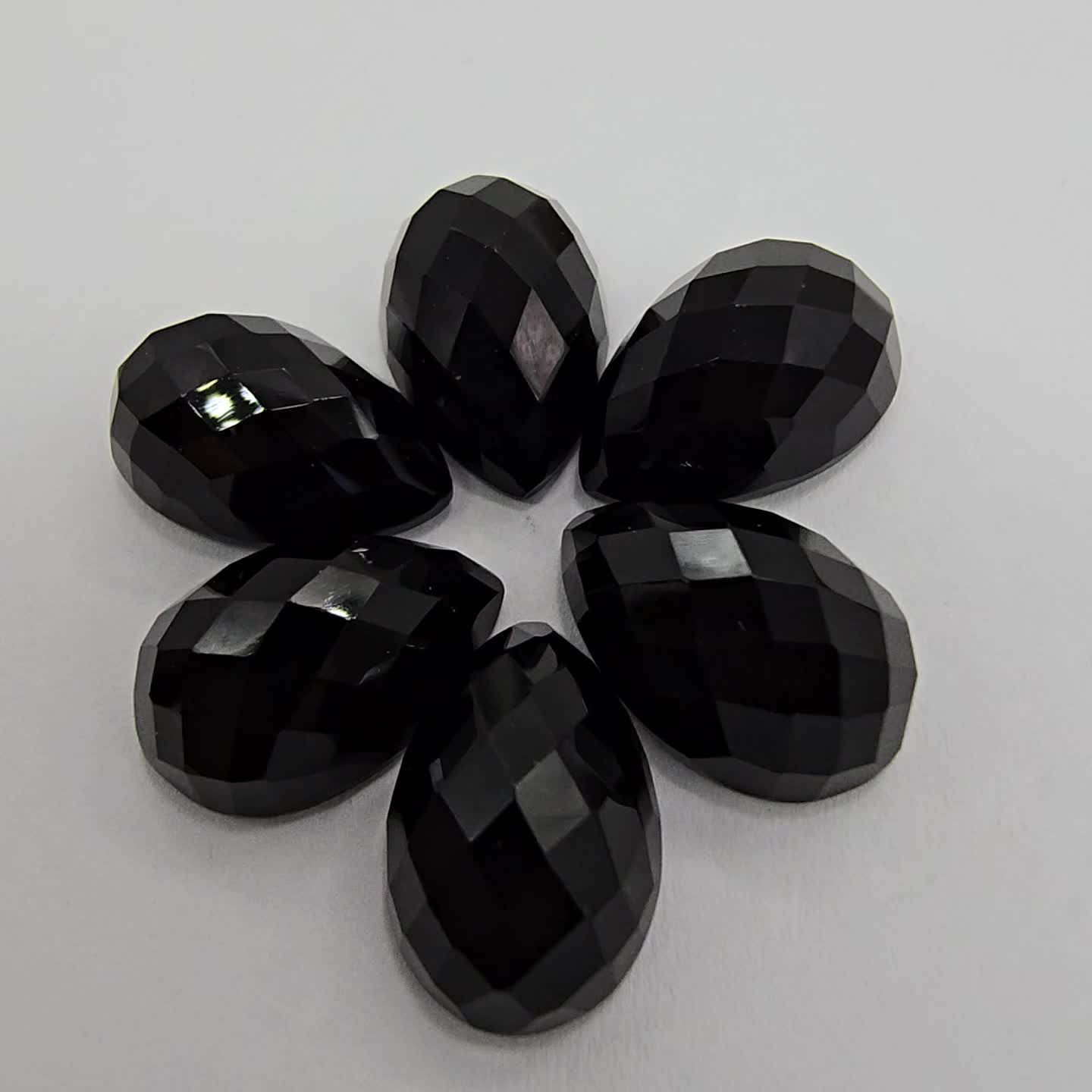 Anteprima video Lotto con 6 Onici Taglio Goccia 10x15 mm - 40,42 ct