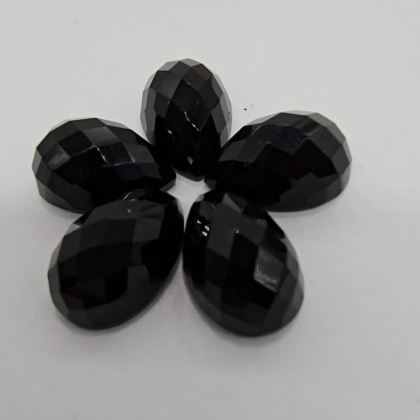 Anteprima video Lotto con 5 Onici Taglio Goccia 10x15 mm - 33,61 ct