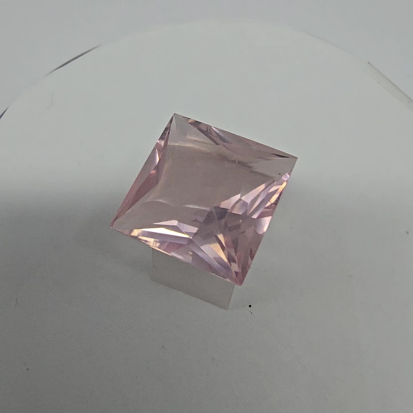 Anteprima video Quarzo Rosa Taglio Princess 18x18 mm - 25,29 ct