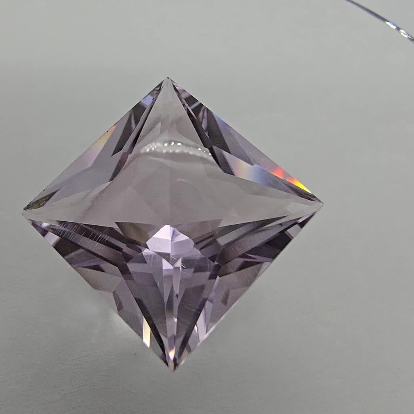 Anteprima video Ametista Taglio Princess 18x18 mm - 25,24 ct