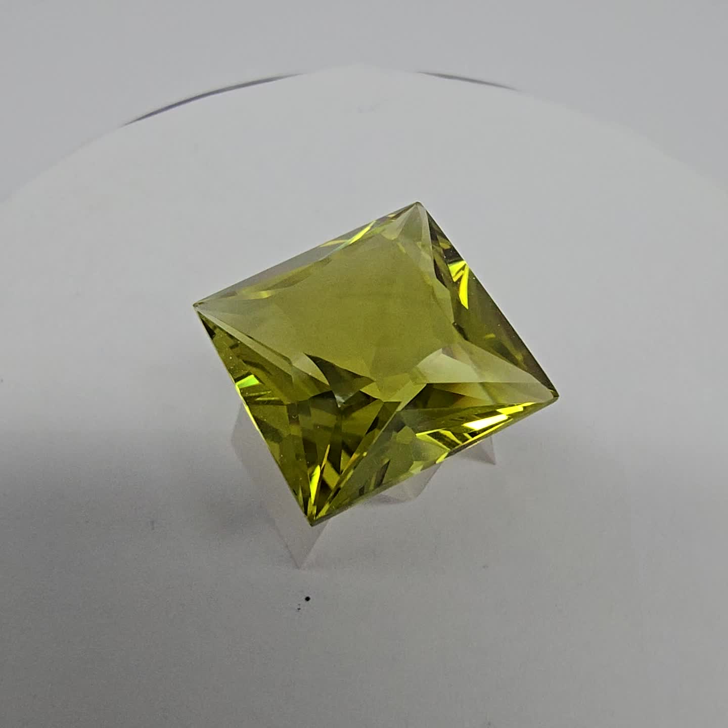 Anteprima video Quarzo Lemon Taglio Princess 18x18 mm - 24,97 ct