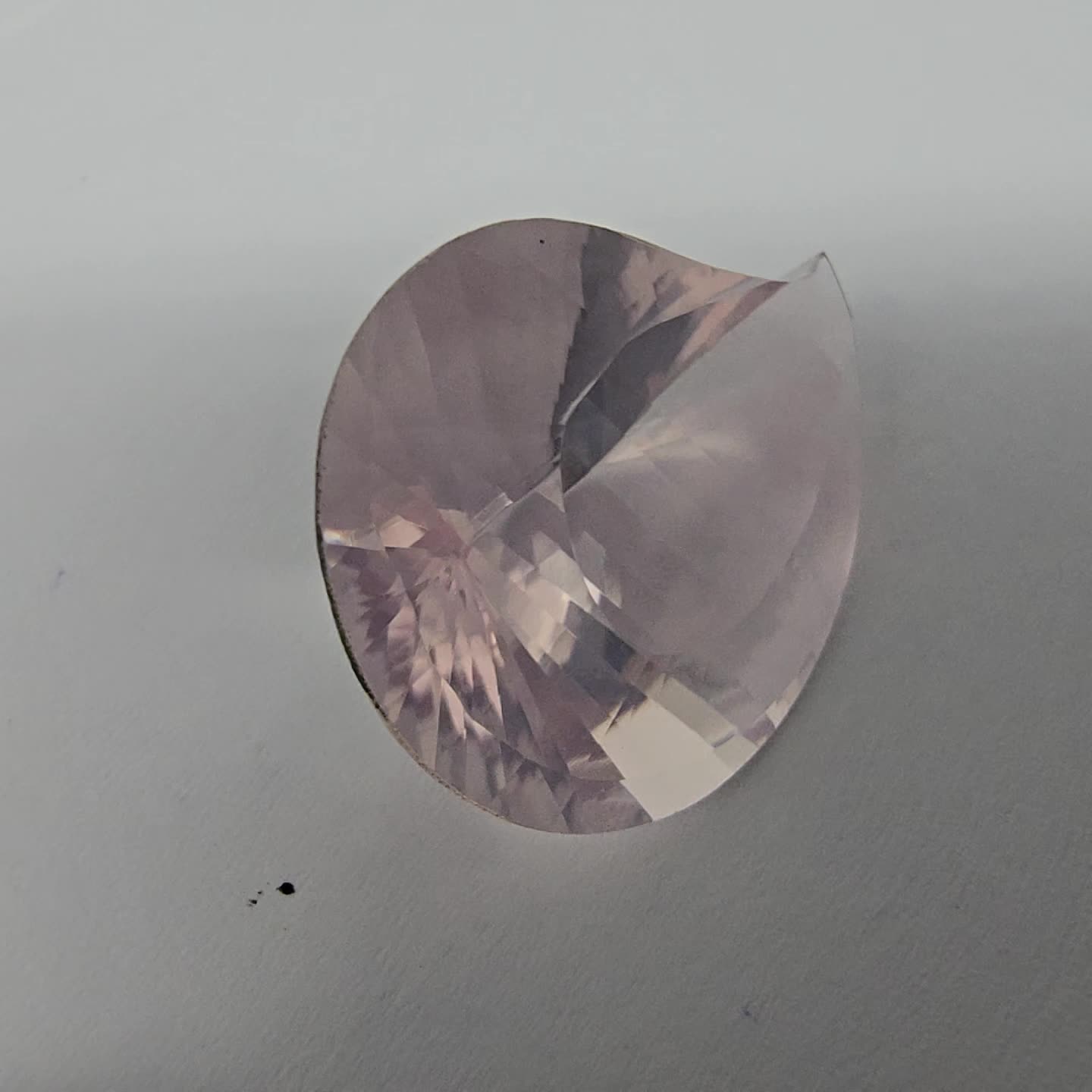 Anteprima video Quarzo Rosa Taglio Goccia 18x24 mm - 20,27 ct