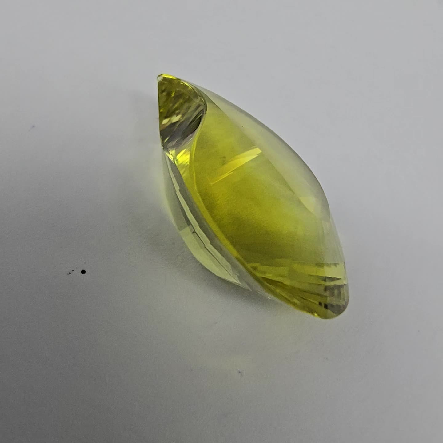 Anteprima video Quarzo Lemon TaglioGoccia 18x24 mm - 20,96 ct