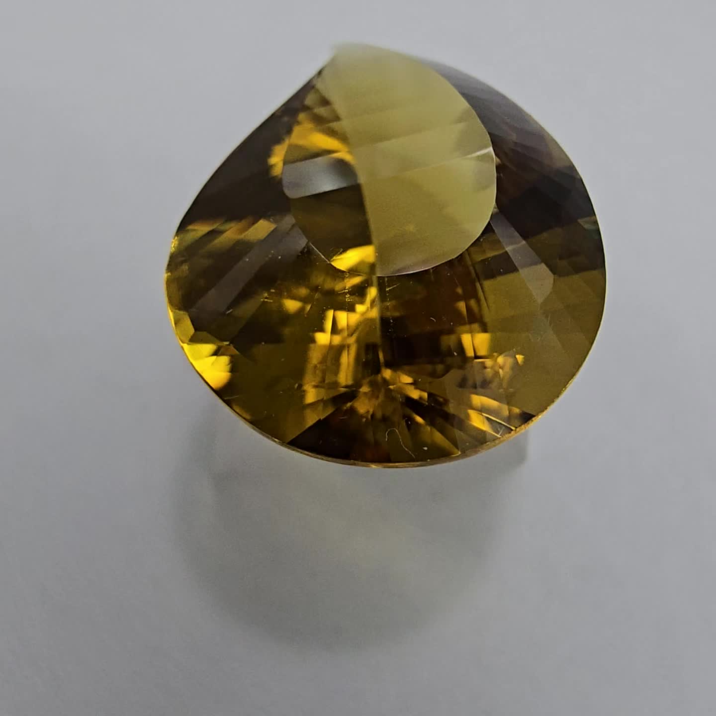 Anteprima video Quarzo Miele TaglioGoccia 18x24 mm - 21,53 ct