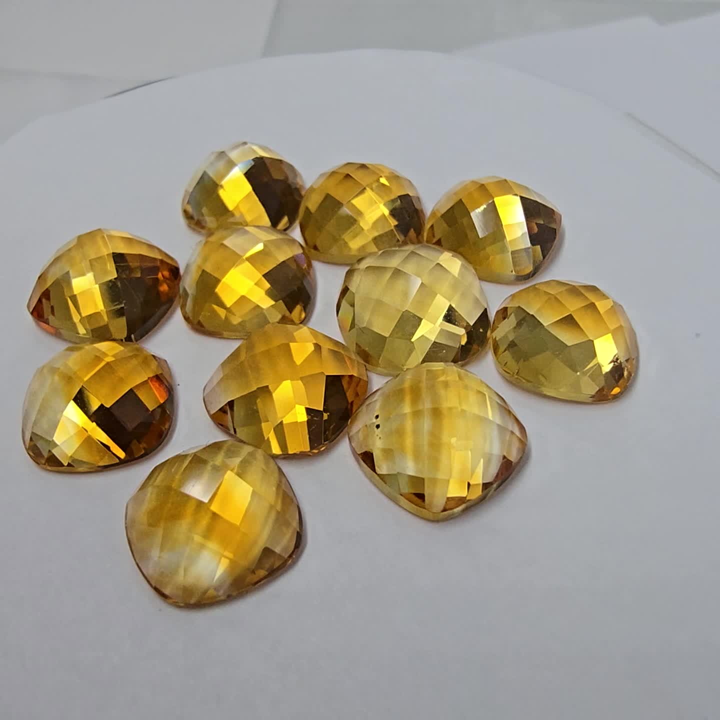 Anteprima video Lotto 11 Citrini Taglio Cabochon 12x12 mm - 71,77 ct