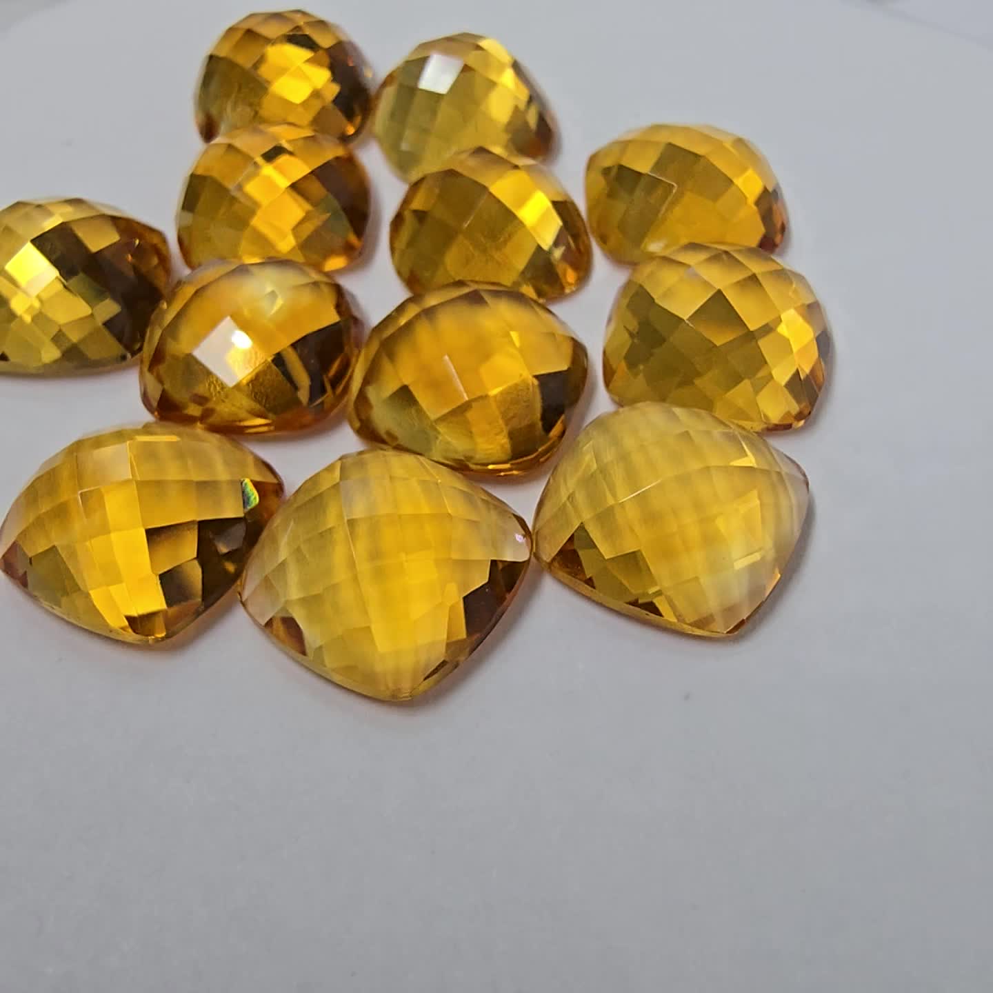 Anteprima video Lotto 12 Citrini Taglio Cabochon 12x12 mm - 77,96 ct
