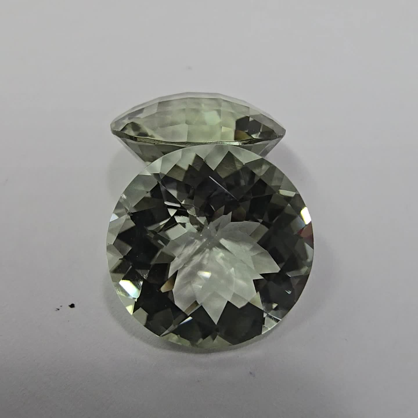 Anteprima video Lotto 2 Prasioliti Ametista Verde  Taglio  Rotondo 14 mm - 17,32 ct