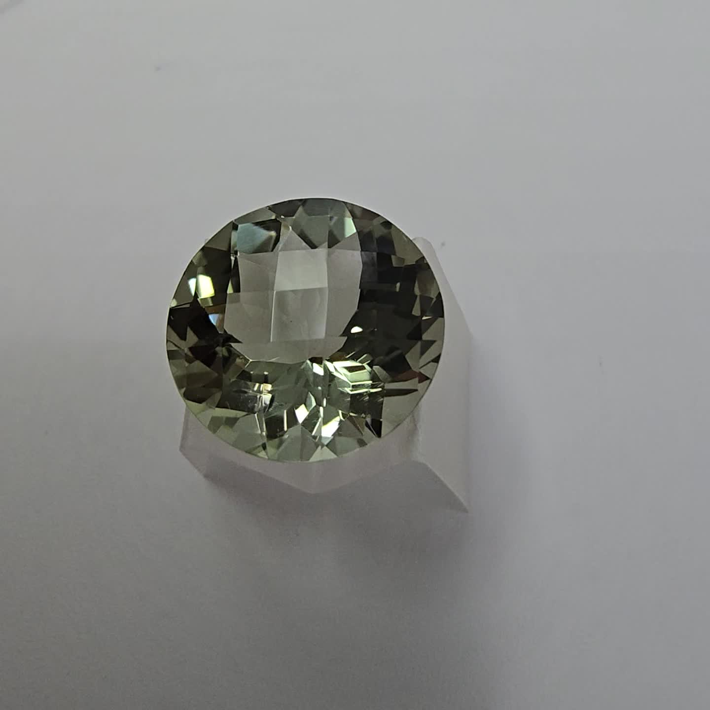 Anteprima video Prasiolite-Ametista Verde  Taglio  Rotondo 14 mm - 8,60 ct