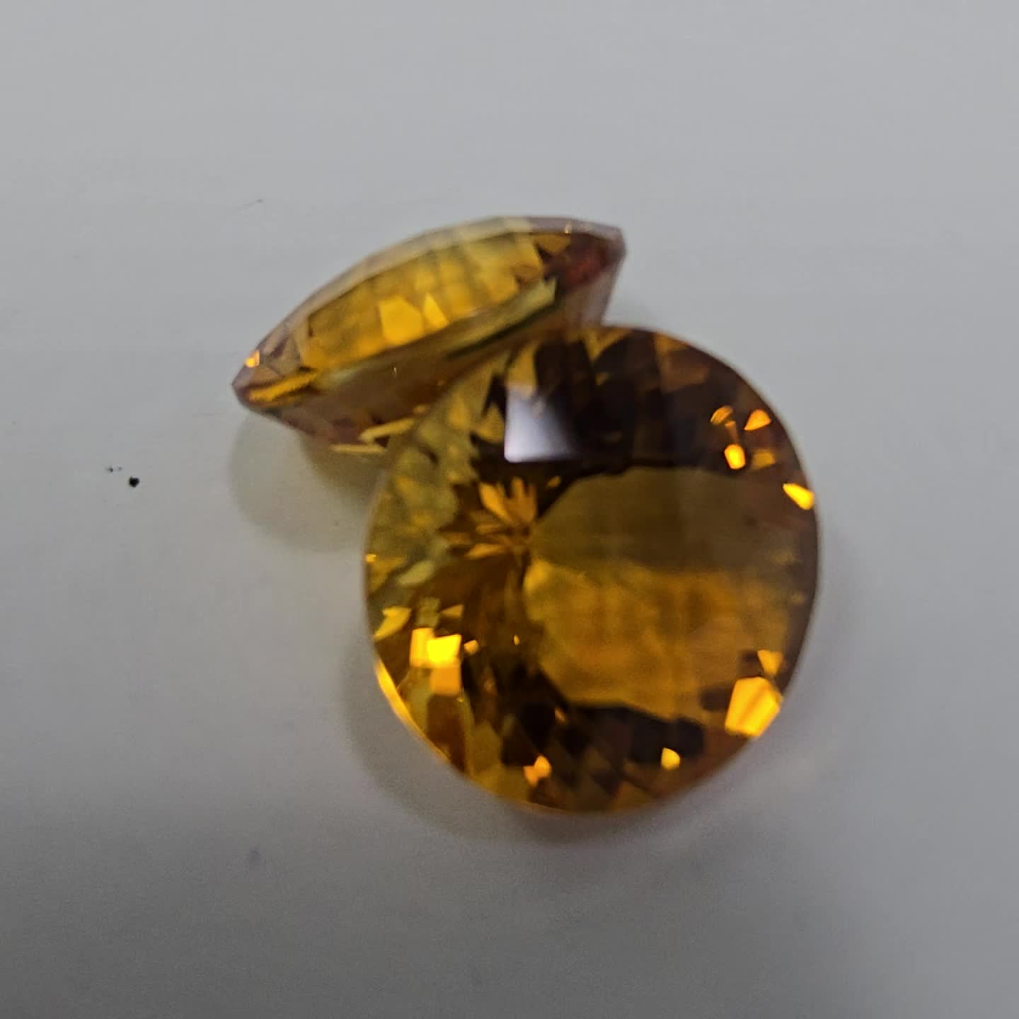 Anteprima video Lotto 2 Citrini Taglio  Rotondo 14 mm - 17,82 ct