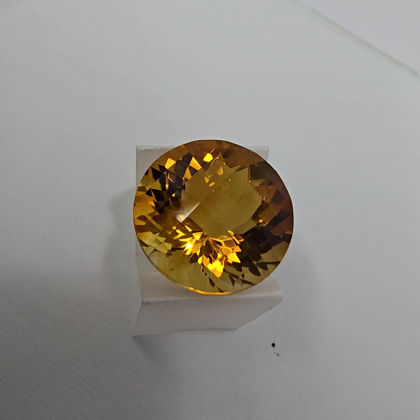 Anteprima video Citrino Taglio  Rotondo 14 mm - 8,70 ct