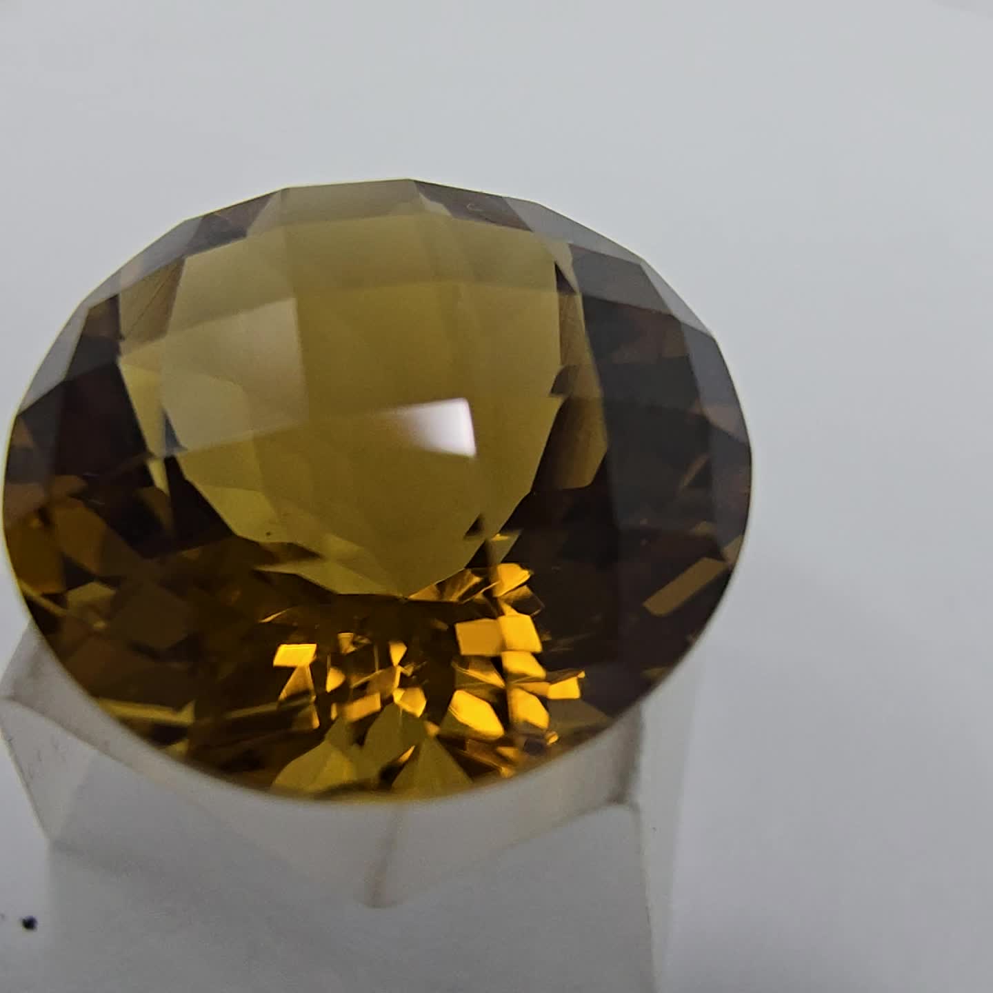 Anteprima video Quarzo Miele Taglio  Rotondo 14 mm - 8,80 ct