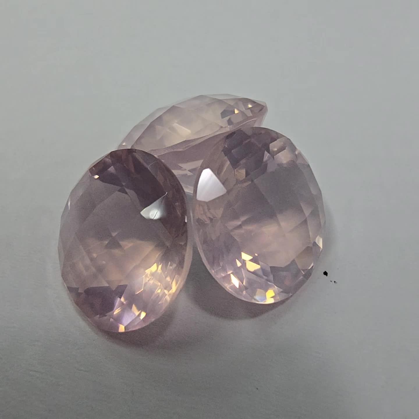 Anteprima video Lotto 4 Quarzi Rosa Taglio Rotondo 14 mm - 34,97 ct