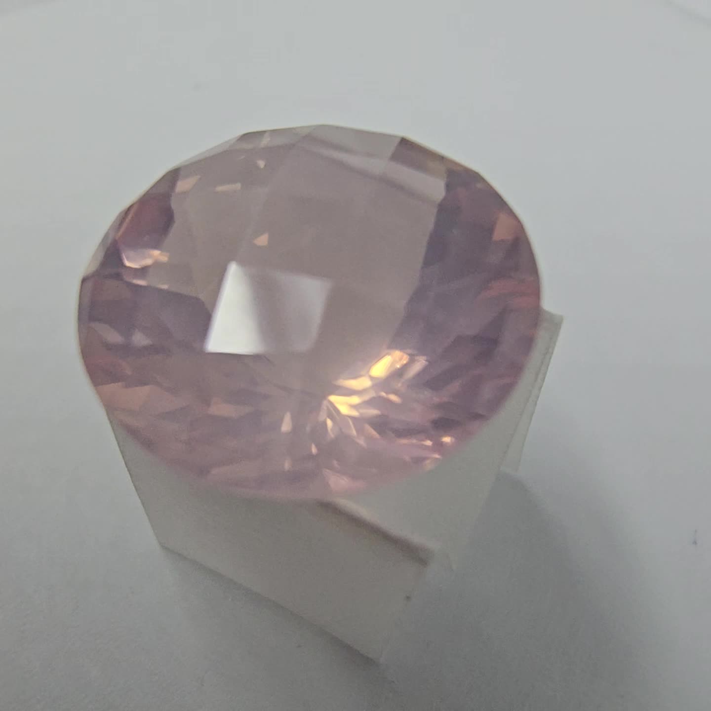 Anteprima video Quarzo Rosa Taglio Rotondo 14 mm - 8,80 ct