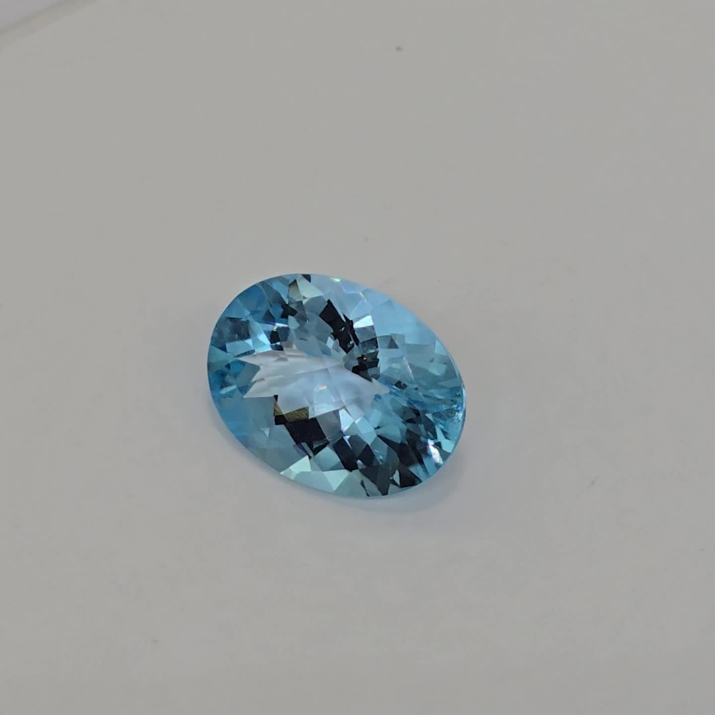 Anteprima video Topazio Azzurro Ovale 20x15mm - 19,78 ct