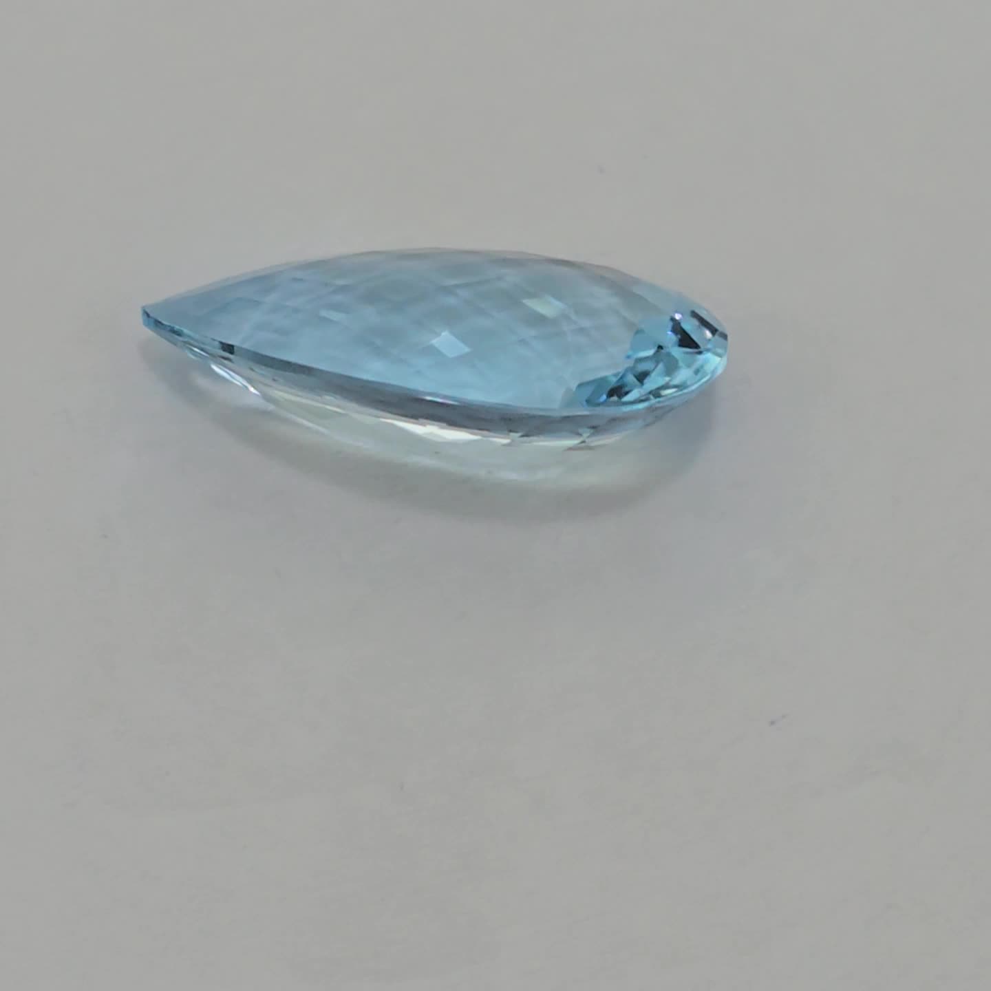 Anteprima video Topazio Azzurro Goccia 15x25mm - 20,97 ct