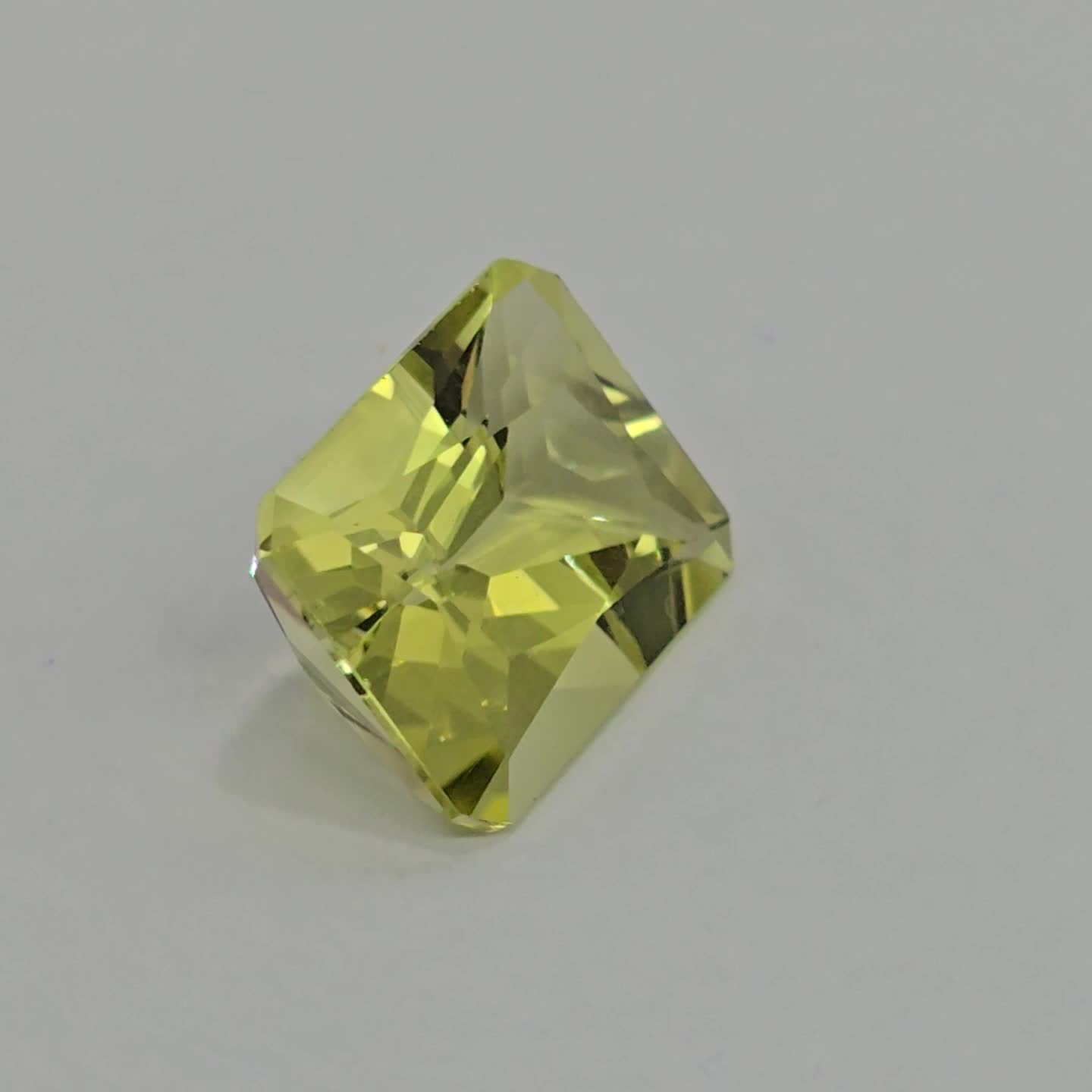 Anteprima video Quarzo Lemon - Taglio:  Radiante -  16x12mm - 9,20 ct