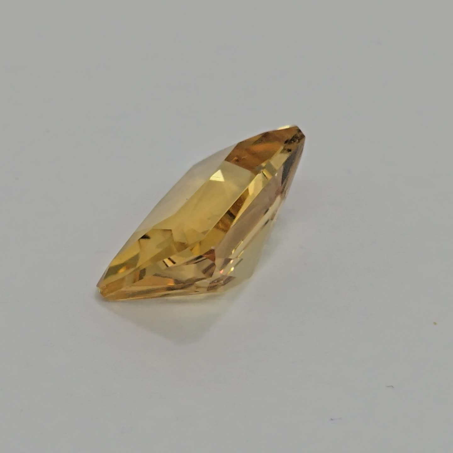 Anteprima video Citrino - Taglio:  Radiante -  16x12mm - 10,80 ct