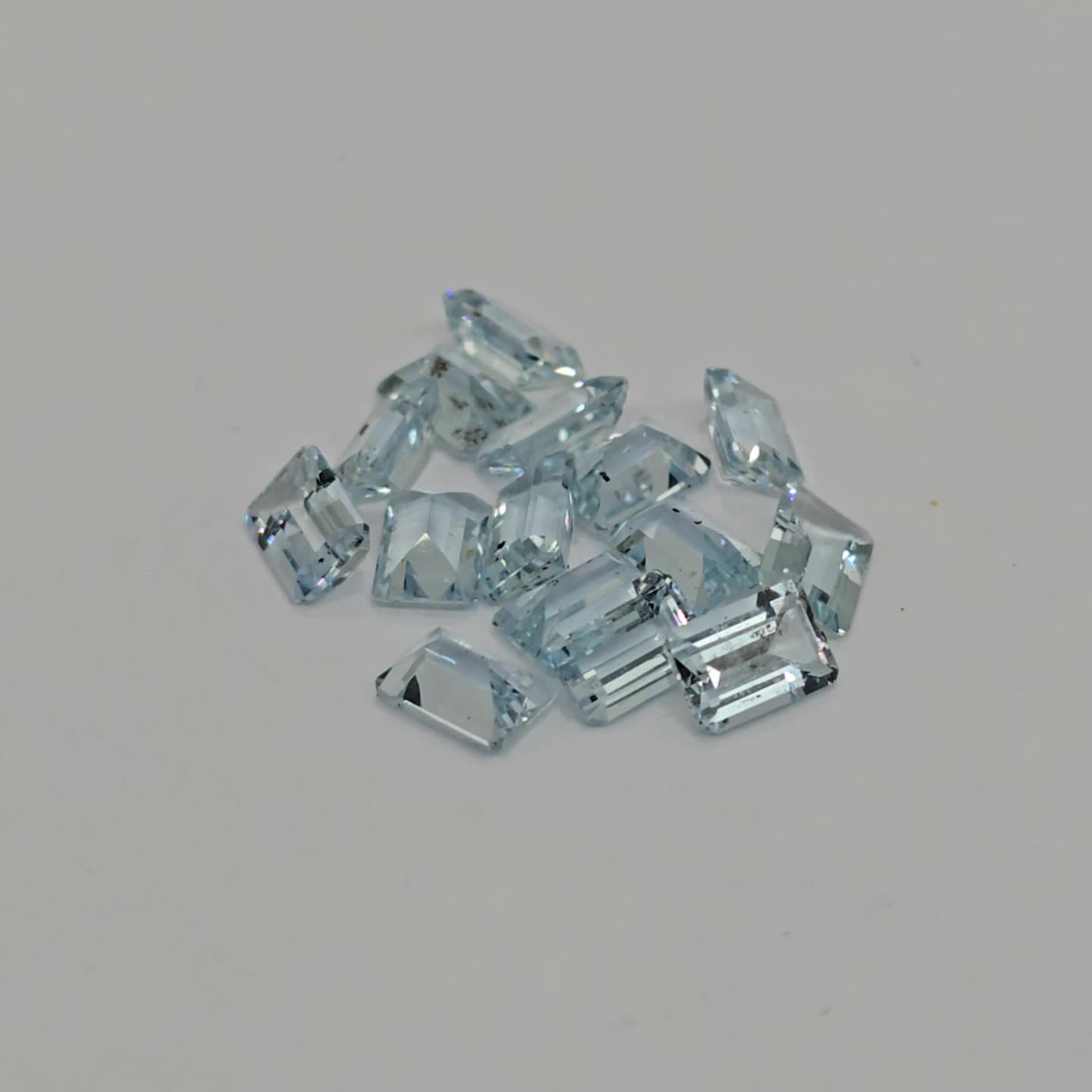 Anteprima video Lotto con 15 Acquamarina - Taglio:  Smeraldo -  6x4mm - 6,92 ct