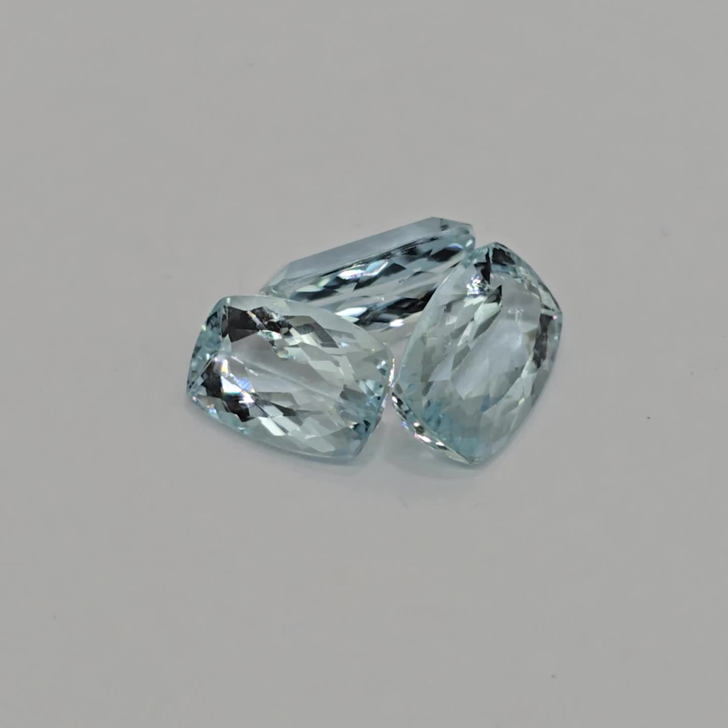 Anteprima video Lotto con 3 Acquamarina - Taglio:  Couschon -  9,47 ct