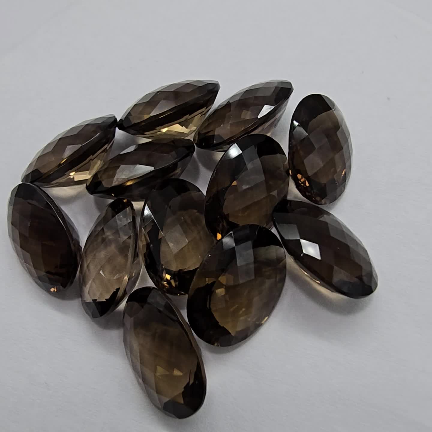 Anteprima video Lotto 12 Quarzi Fum? Taglio Ovale 12 x 16 mm - 95,96 ct