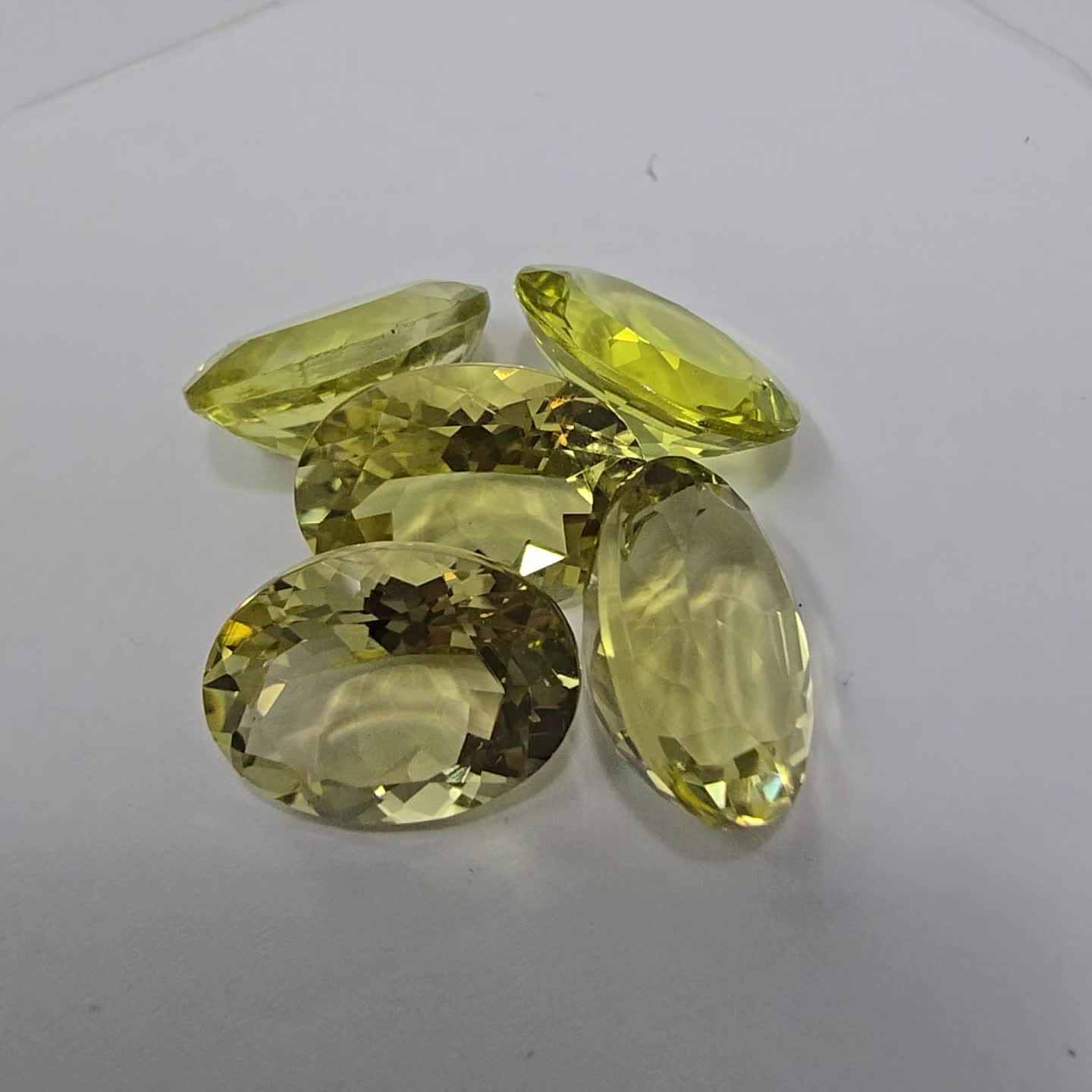 Anteprima video Lotto 5 Quarzi Lemon Taglio Ovale 12 x 16 mm - 43,71 ct