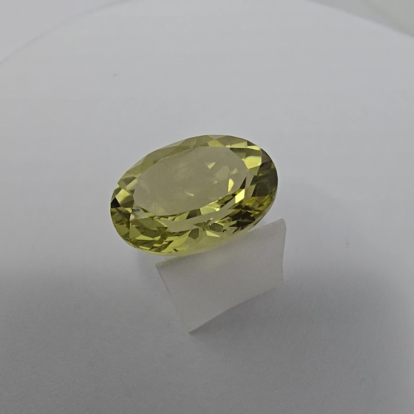Anteprima video Quarzo Lemon Taglio Ovale 12 x 16 mm - 8,70 ct