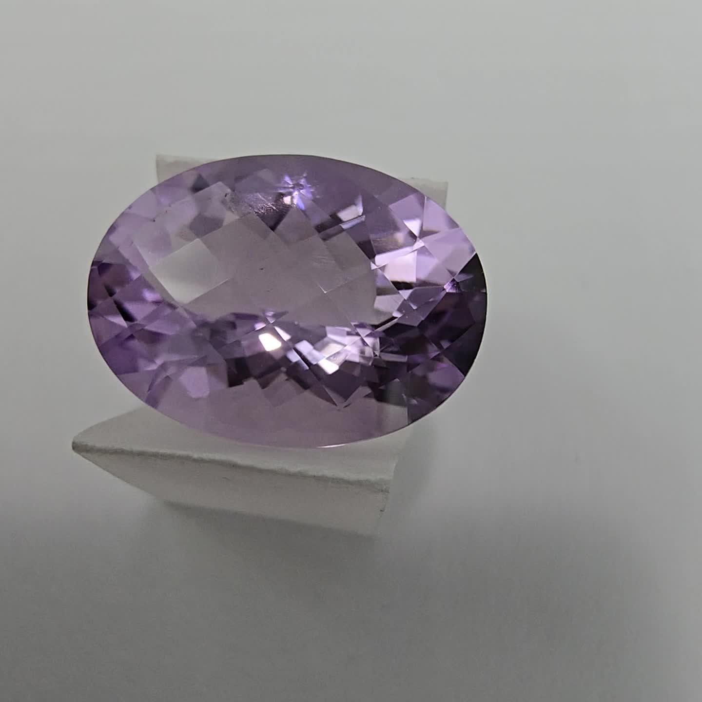 Anteprima video Ametista Taglio Ovale 12 x 16 mm - 7,85 ct