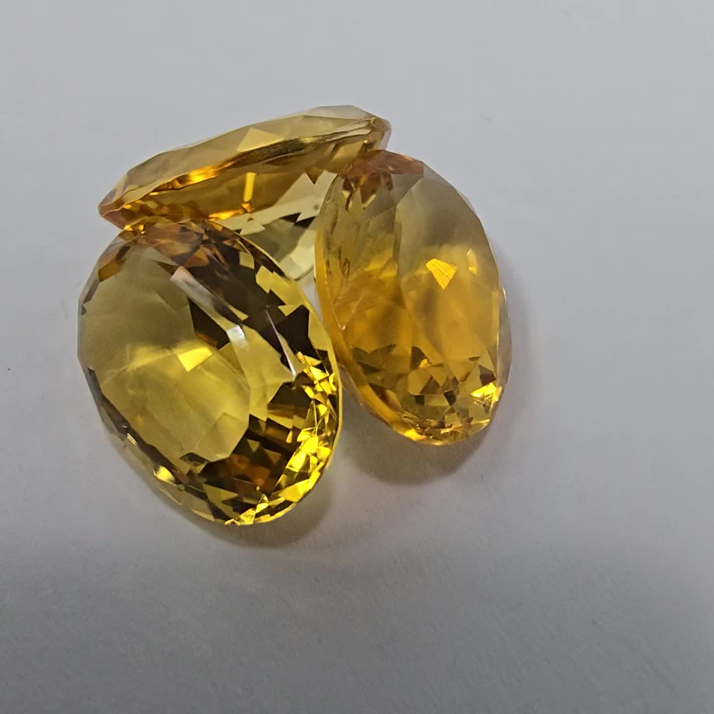 Anteprima video Lotto 3 Citrini Taglio Ovale 12 x 16 mm - 21,15 ct