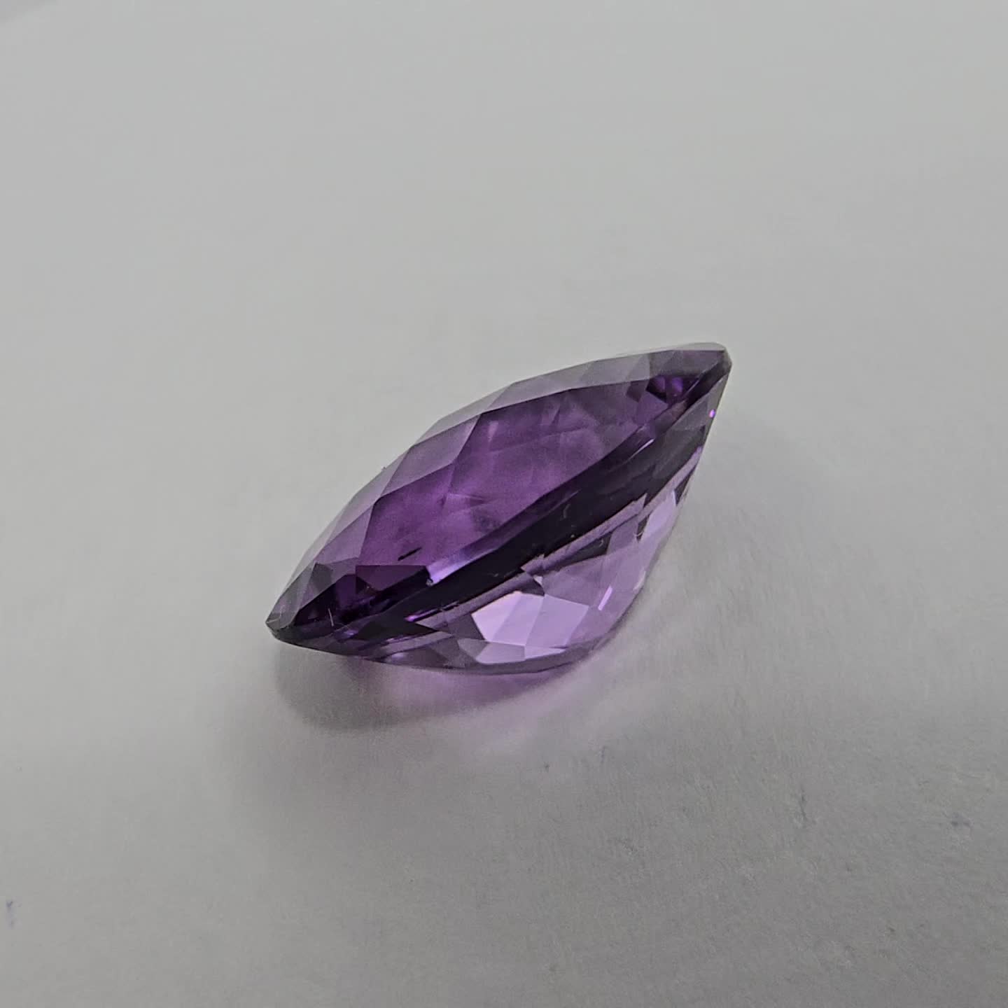 Anteprima video Ametista Taglio Ovale 12 x 16 mm - 7,90 ct