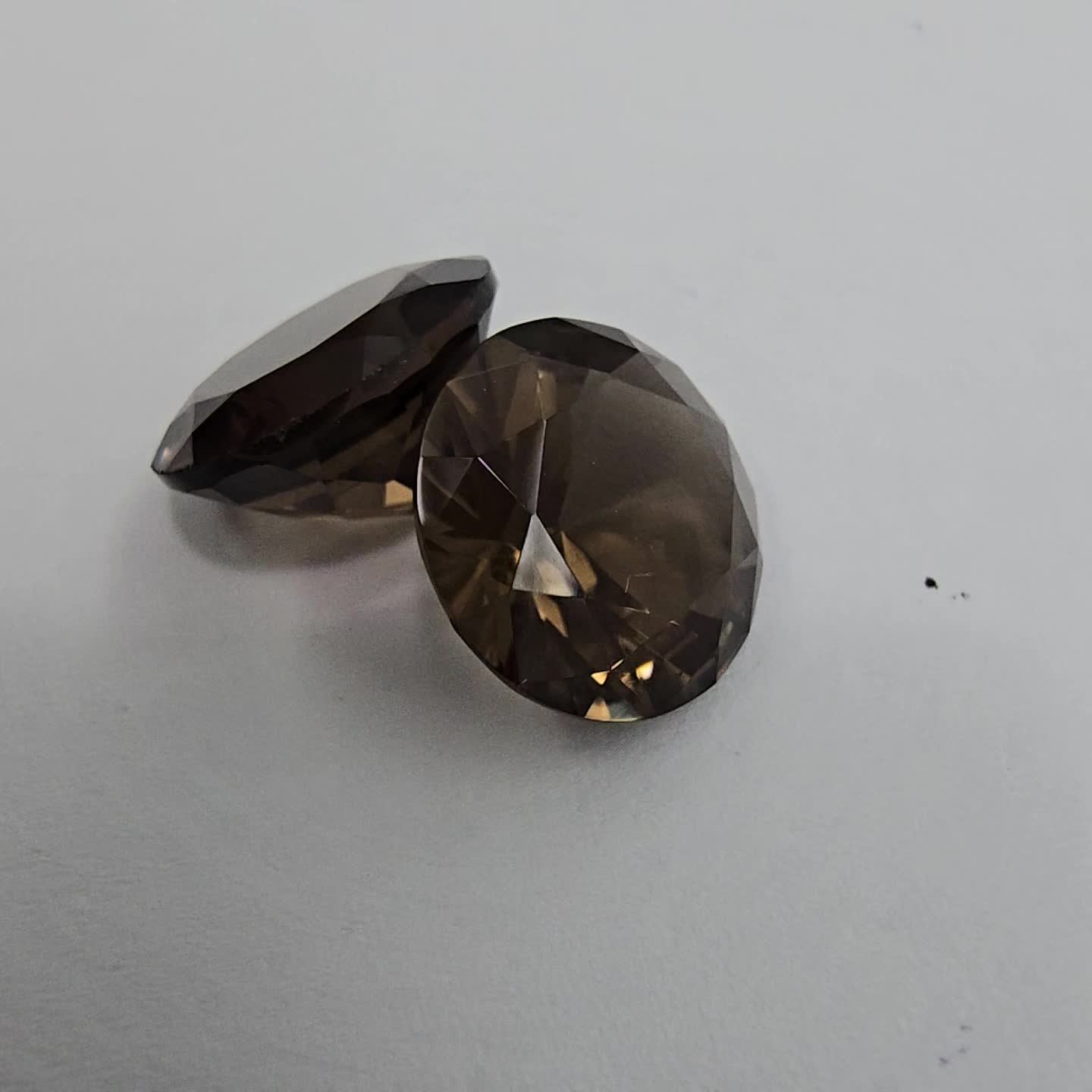 Anteprima video Lotto 2 Quarzi Fum? Taglio Rotondo 12 mm - 10,25 ct