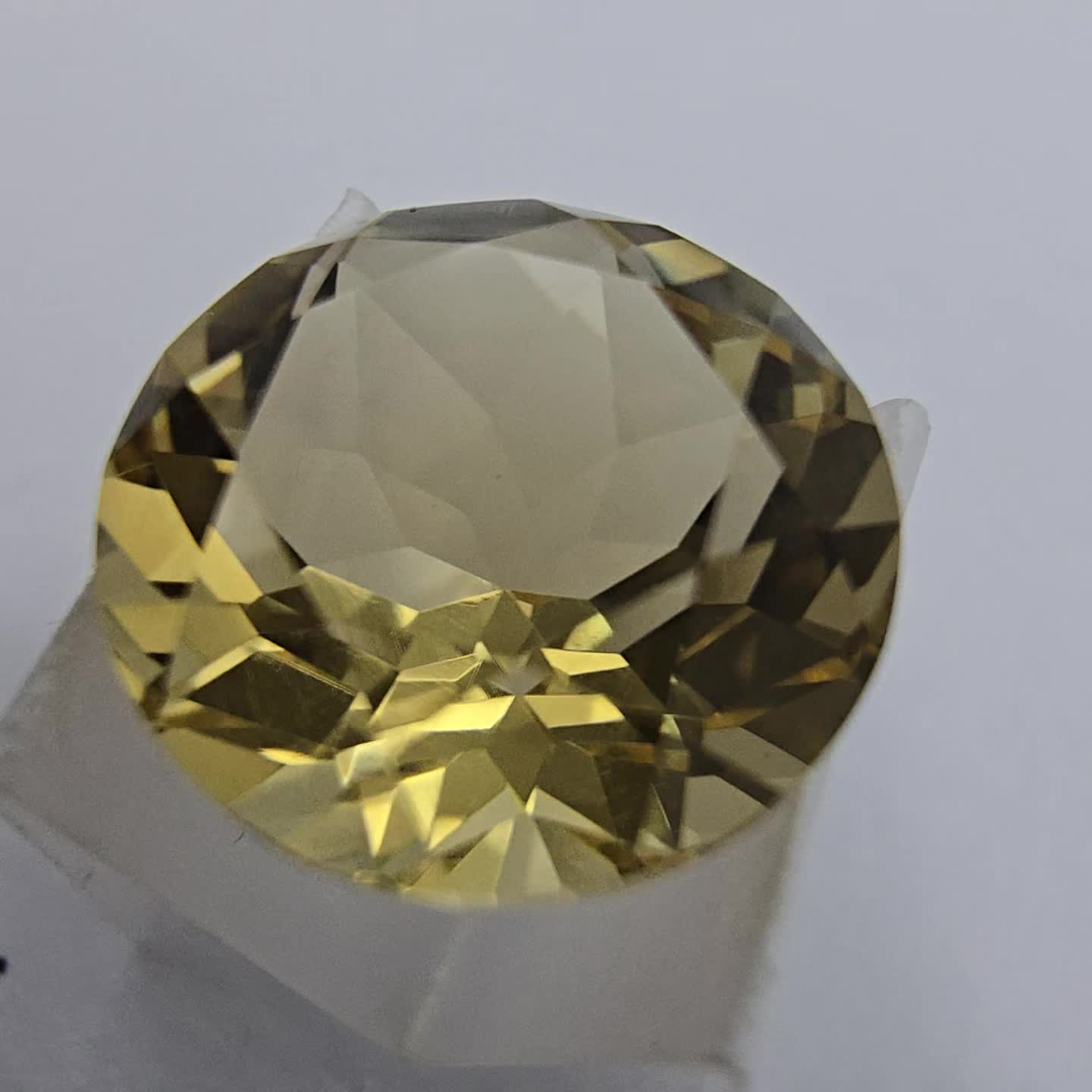 Anteprima video Quarzo Lemon Taglio: Rotondo 12 mm - 5,87 ct