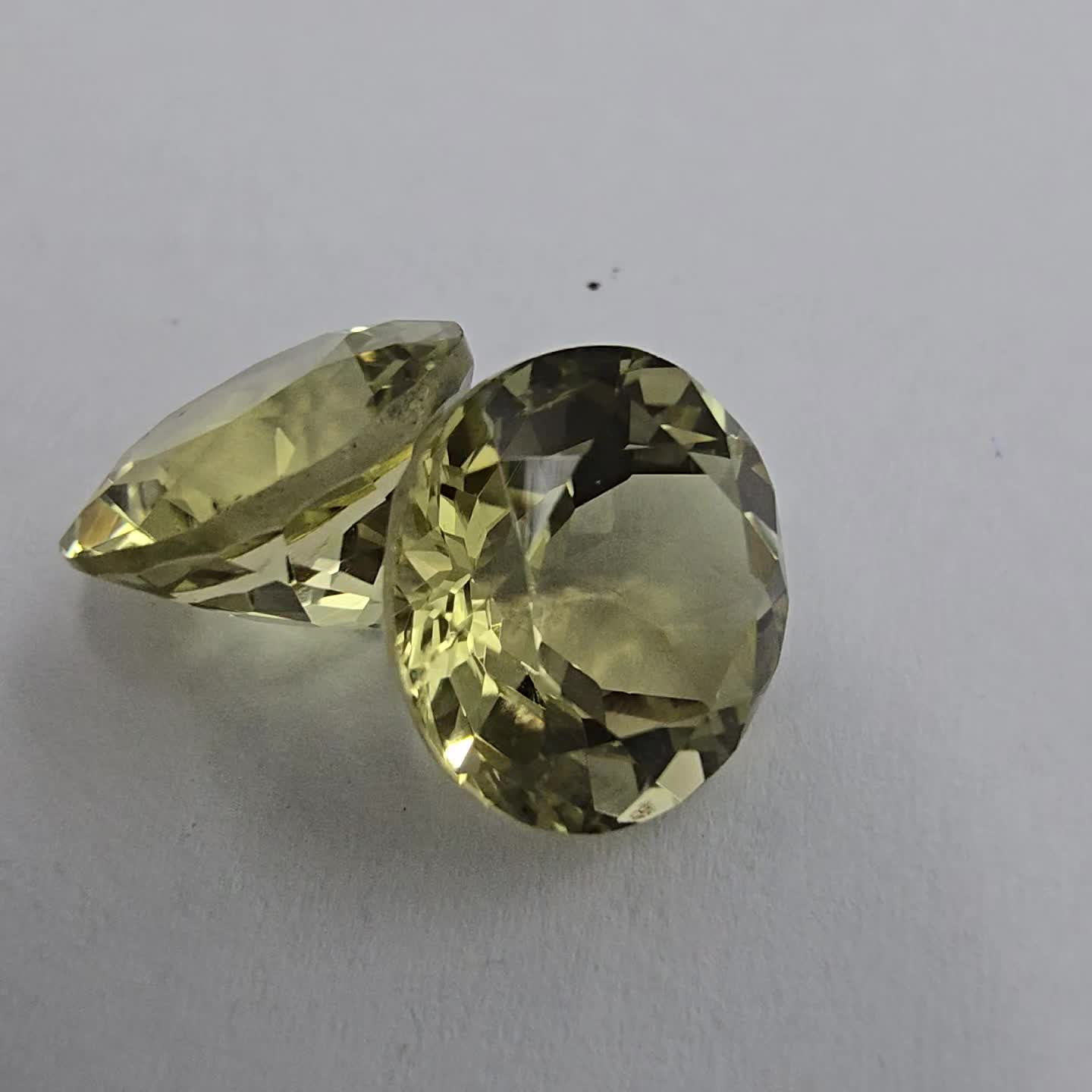 Anteprima video Lotto 2 Quarzi Lemon Taglio Rotondo 12 mm - (12,01 ct