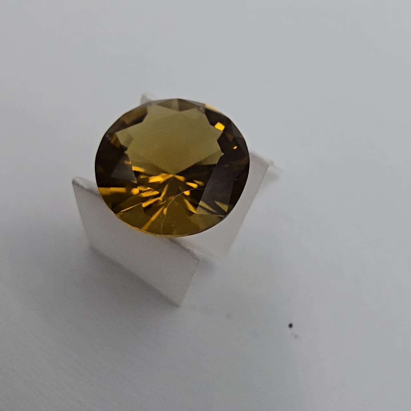 Anteprima video Quarzo Birra Taglio Rotondo 12 mm - 4,71 ct