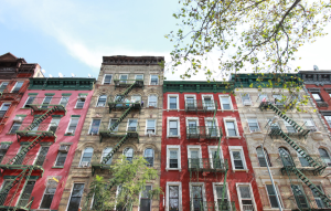 ny landlords avoid broker's fee imageL: upward angle photograph of new york city apartments