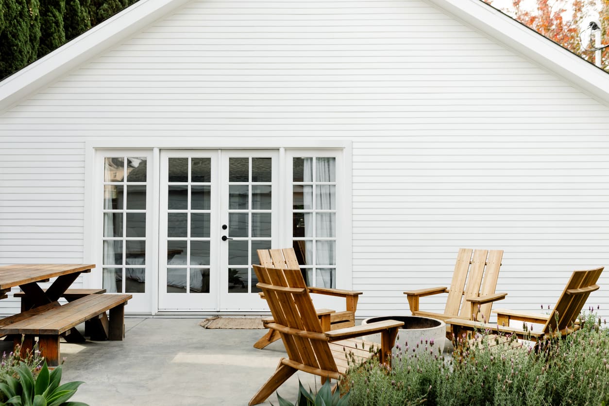 5 Furniture Storage Ideas: Maximizing Small Outdoor Spaces - RentRedi