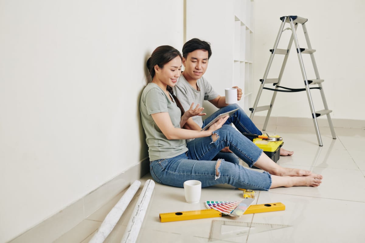 Man On A Ladder Stock Photo - Download Image Now - Ladder, Window Washer,  Danger - iStock