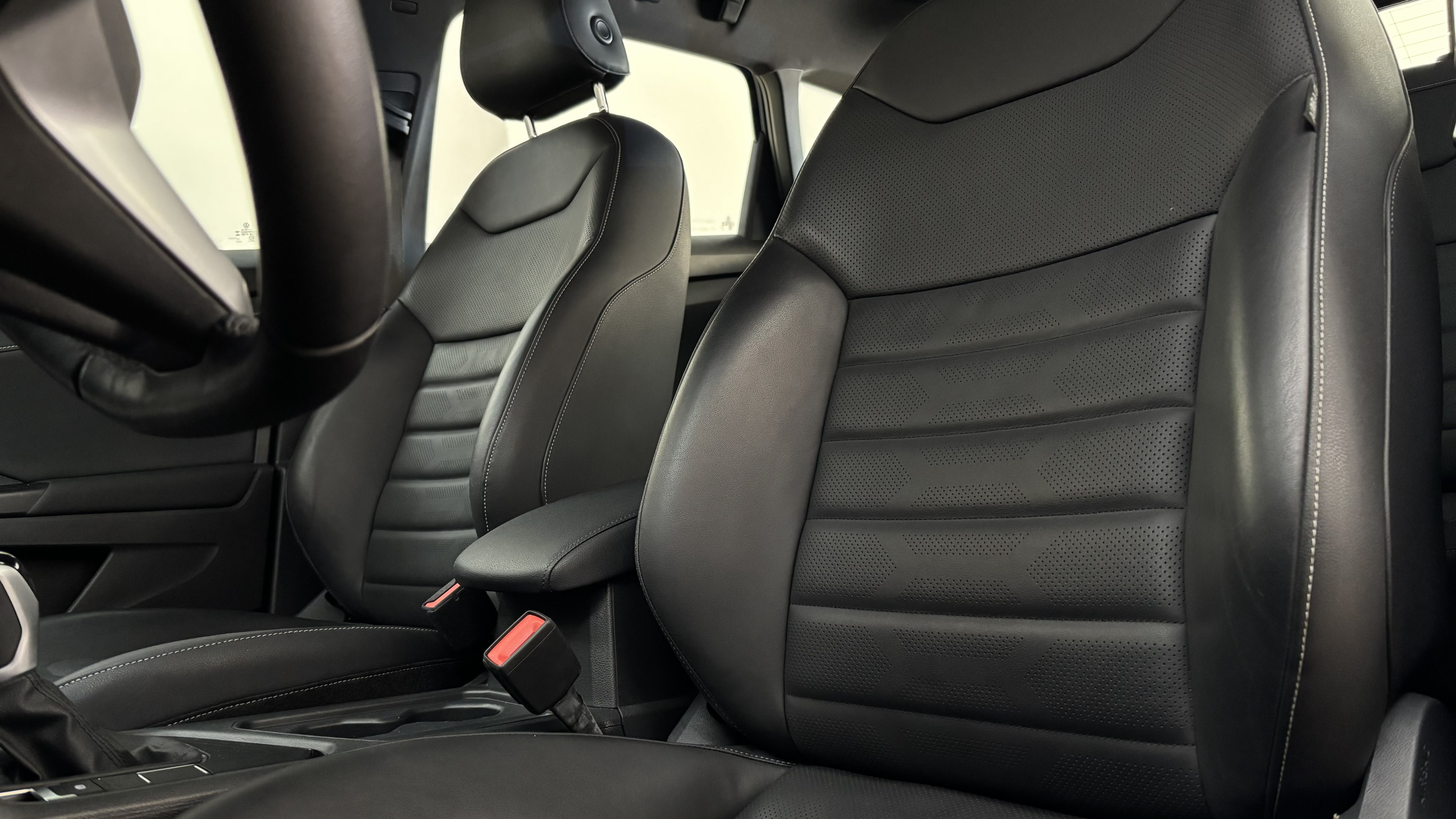 Volkswagen TAOS HIGHLINE 250 TSI miniatura 5