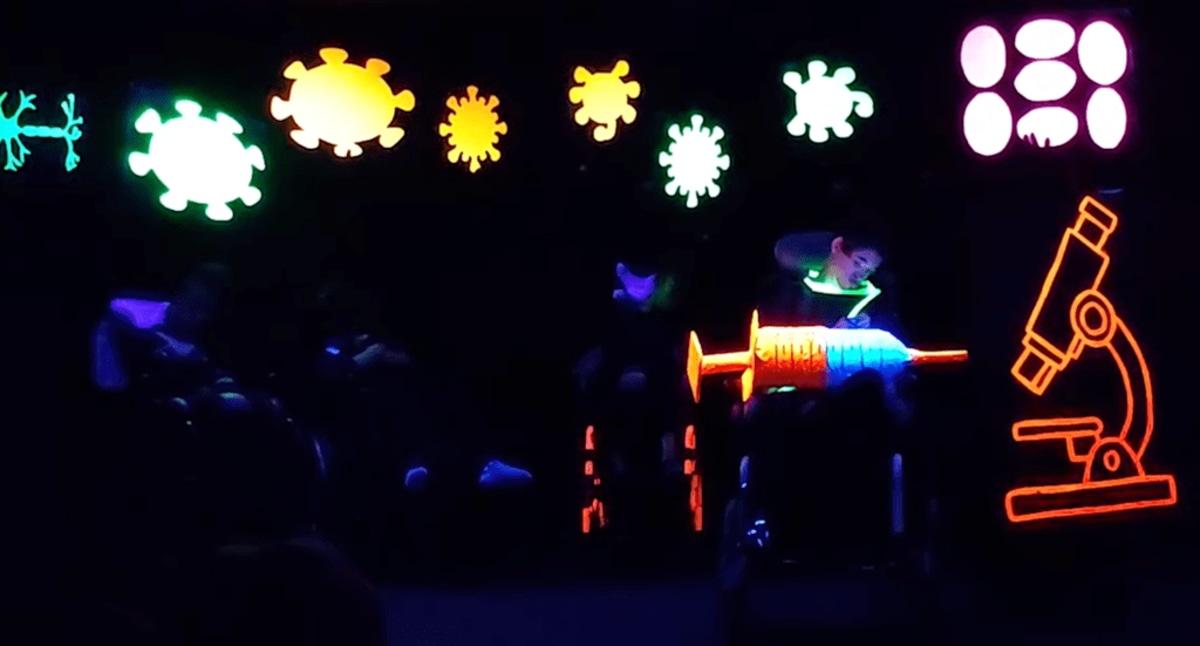 Cajal and Neuri in black theatre