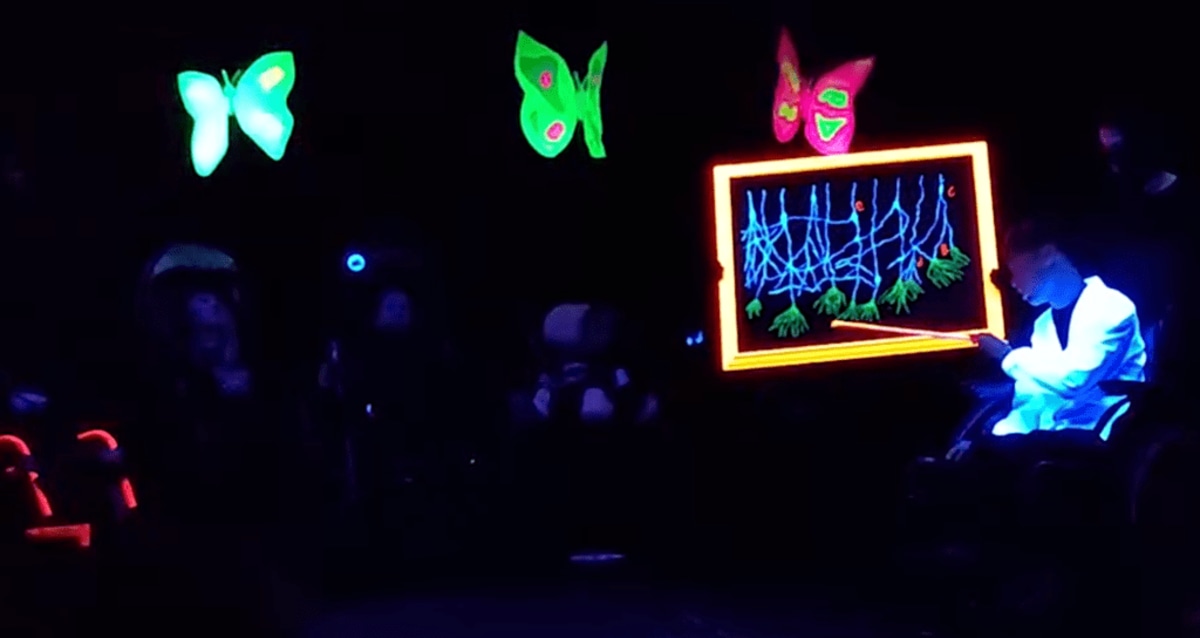 Cajal and Neuri in black theatre