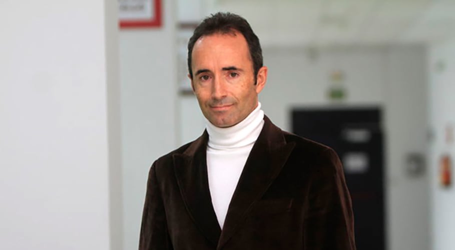 Roberto O. Bustillo – Universidad de Vigo