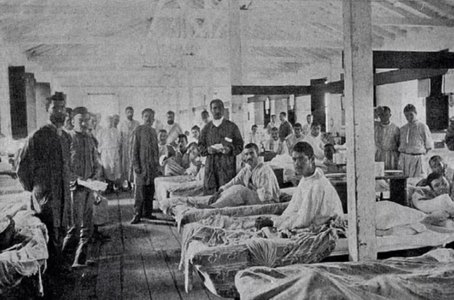 Fotografía de Pérez Argemí, de una sala del hospital militar Alfonso XII, en La Habana (Cuba). Malaria, disentería, viruela, tuberculosis, fiebre amarilla, etc., masacraron al ejército. Archive Collection