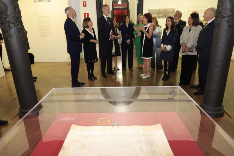 Don Felipe durante su visita a la exposición