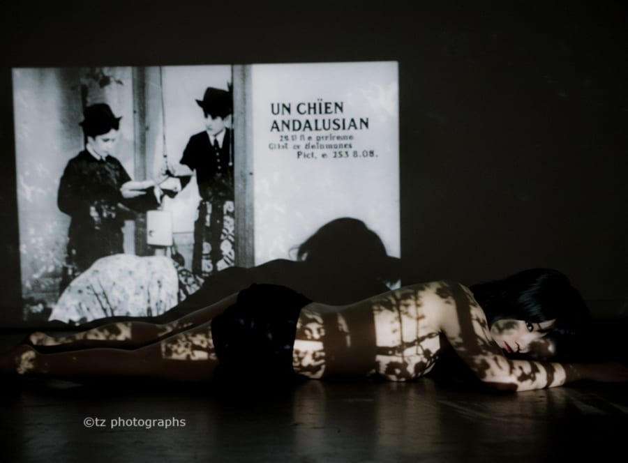 French silent film "Un Chien Andalusian" ("Un Chien Andalou"1928) Film by Luis Bunuel, co-written by Salvador Dalí. Más información.