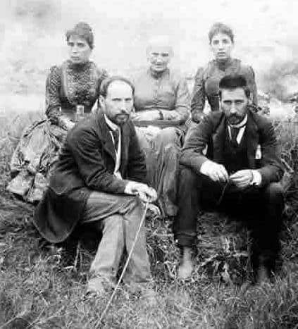 Antonia Cajal con sus hijos Santiago y Pedro y sus hijas Jorja y Pabla