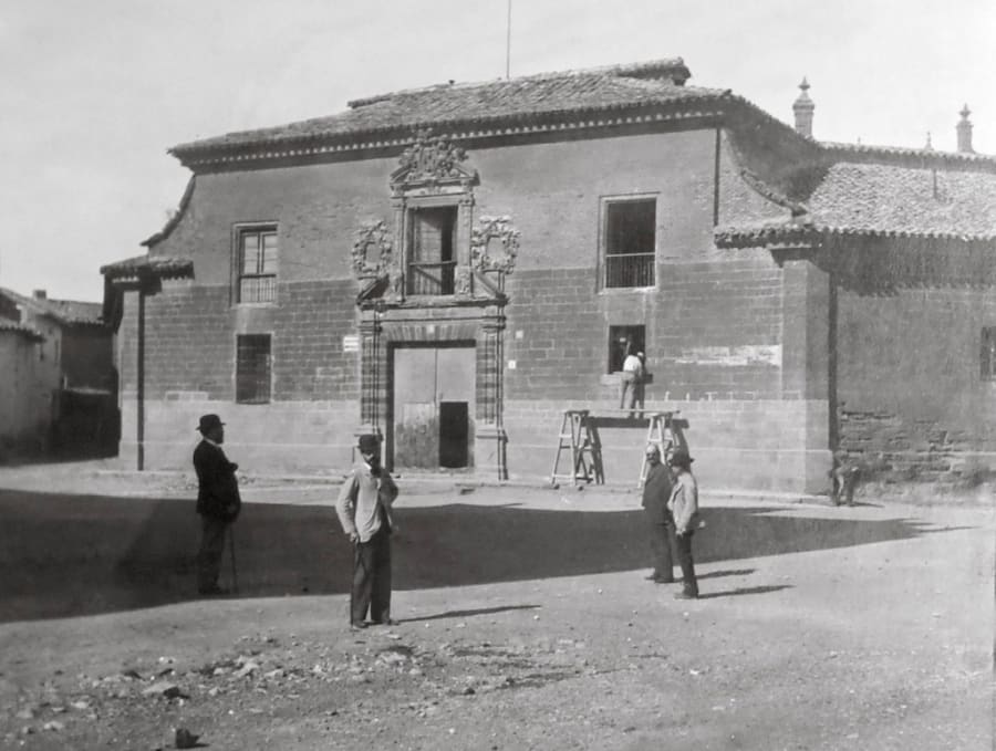 Instituto de Huesca donde Cajal cursó bachillerato. Fotografía estereoscópica realizada por Santiago Ramón y Cajal. © Legado Cajal CSIC: LC11368