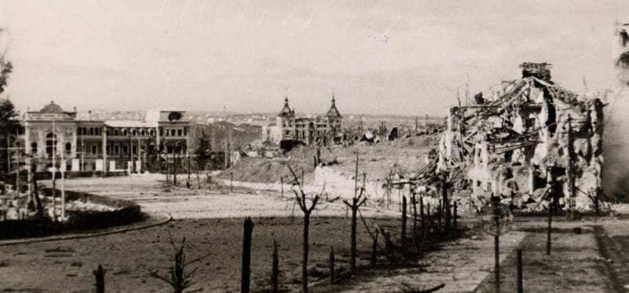 Al fondo el Instituto Nacional de Higiene y la Casa de Velázquez.
(Foto de la Biblioteca Nacional de España)