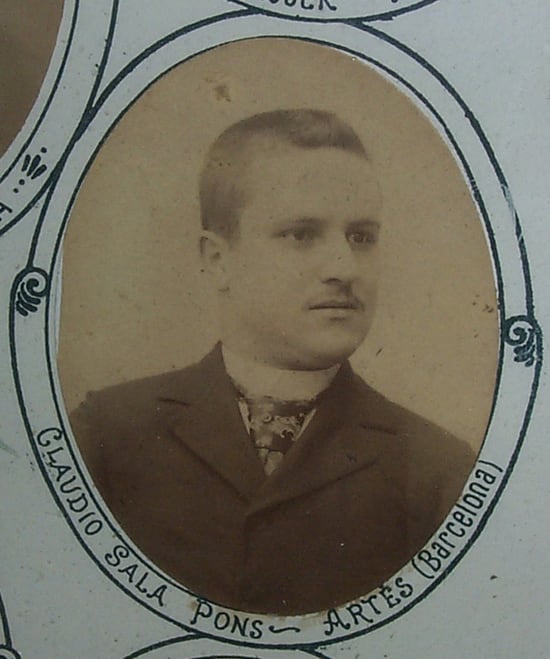Retrato en sepia de Claudio Sala Pons, un prominente médico y colaborador científico de Santiago Ramón y Cajal, en un marco ovalado.