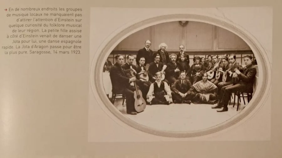 El 14 de marzo de 1923, último día de la estancia de Einstein en Zaragoza, una rondalla le ofreció una pequeña fiesta de despedida