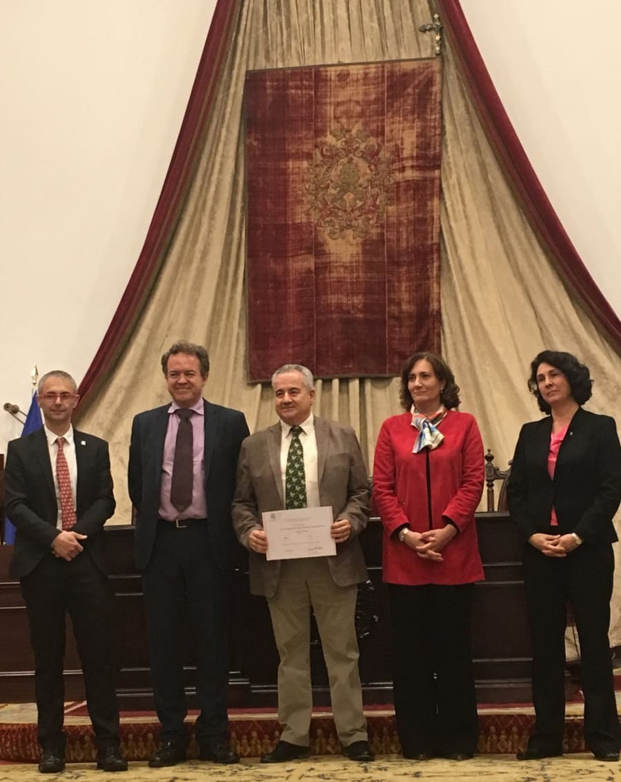 Ceremonia de entrega de diploma en reconocimiento del 